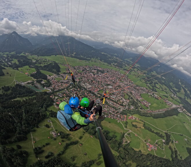 Gleitschirmfliegen Allgaeu Oberstdorf, Tandemflug Oberstdorf beim Paragkiding Oberstdorf