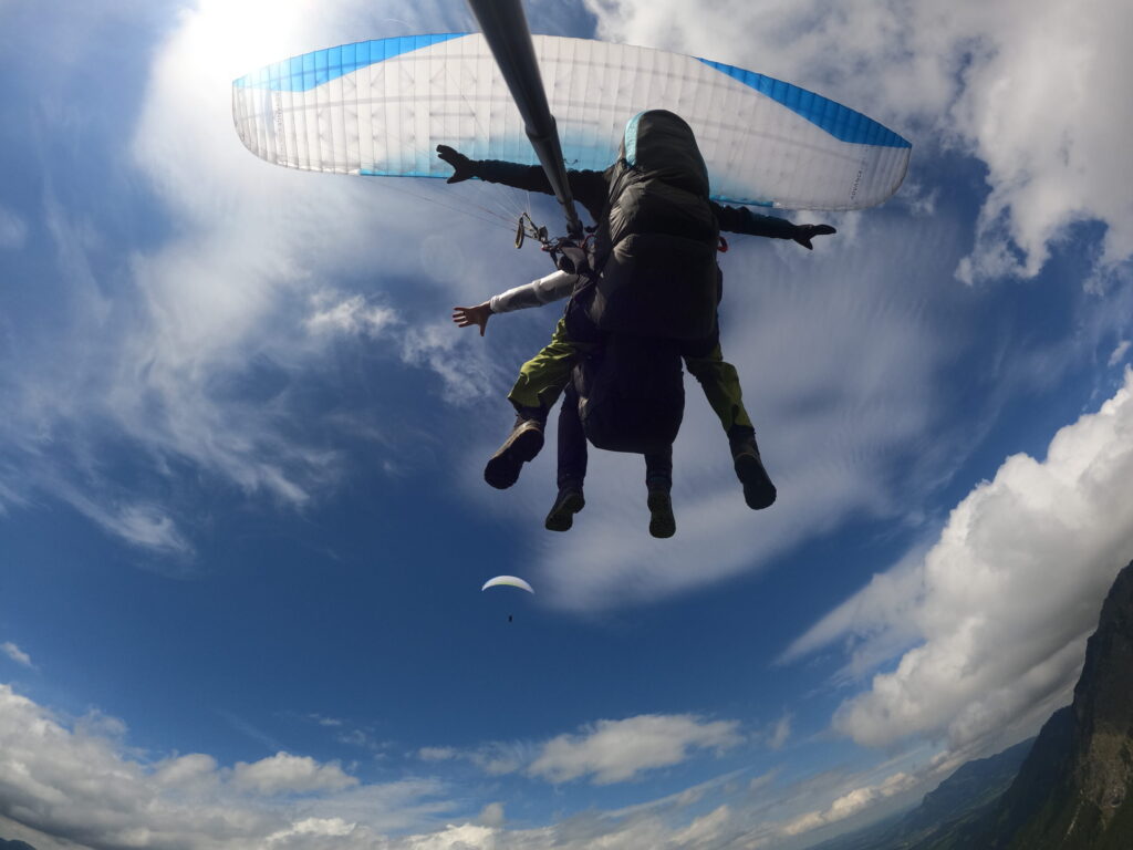 Tandem Gleitschirmflug Allgaeu Fluege und Preise Gleitschirm Tandemflug am Nebelhorn viele Gestaltungsmöglichkeiten