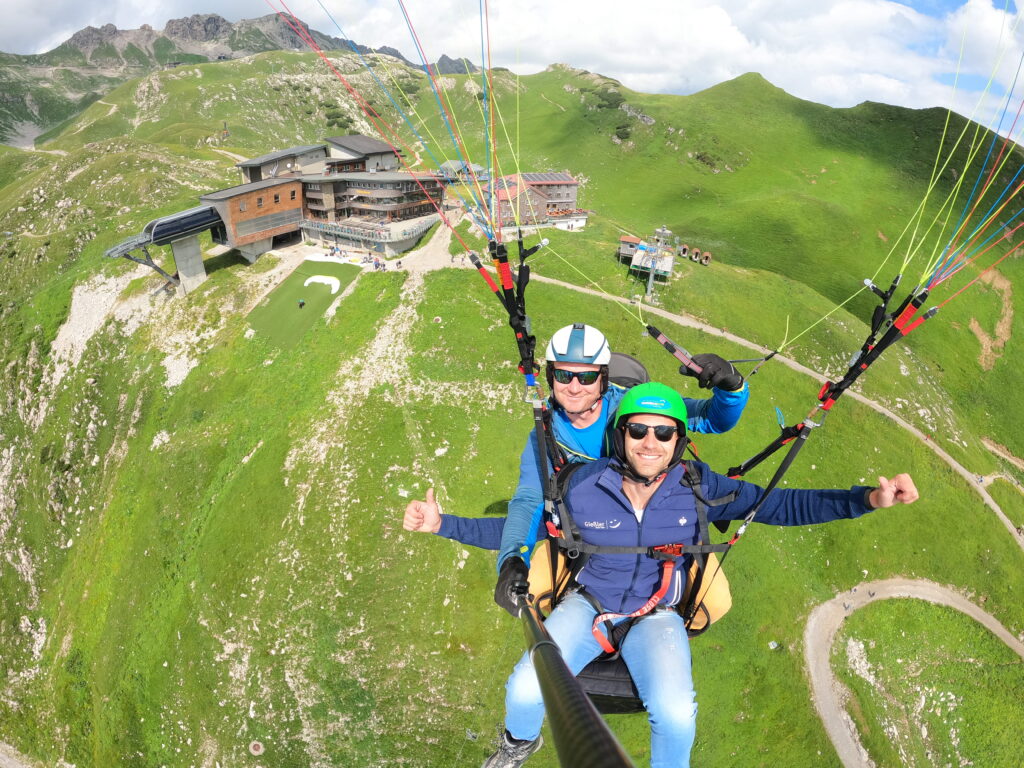 Paragliding Allgäu am Nebelhorn Oberstdorf Himmelsritt Gleitschirmflug Tandemfliegen Oberstdorf Nebelhorn; Paragleiten Allgäu