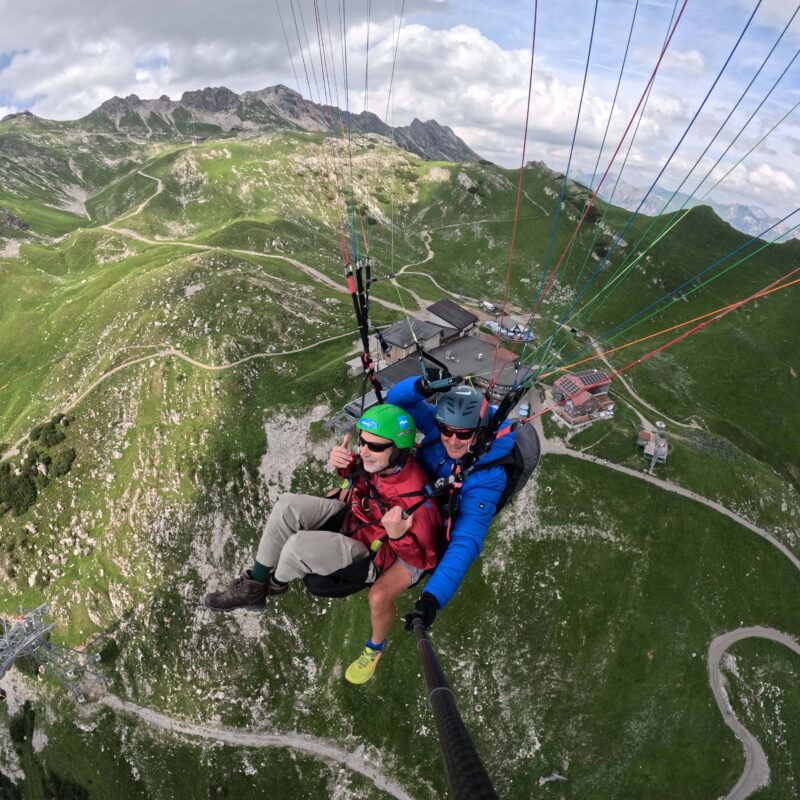 Nebelhorn Bergstation Höfatsblick aus der Luft beim Glleitschirm Tandemflug
